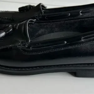 NWOT. Men’s Rockport hand sewn black leather tassel loafers. Vibram bottoms Men main image 4